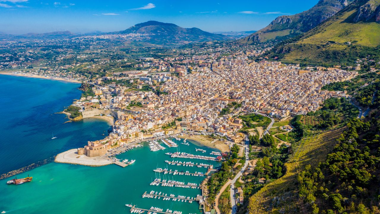 Which Marina is the closest to the Aeolian Islands Sicly?