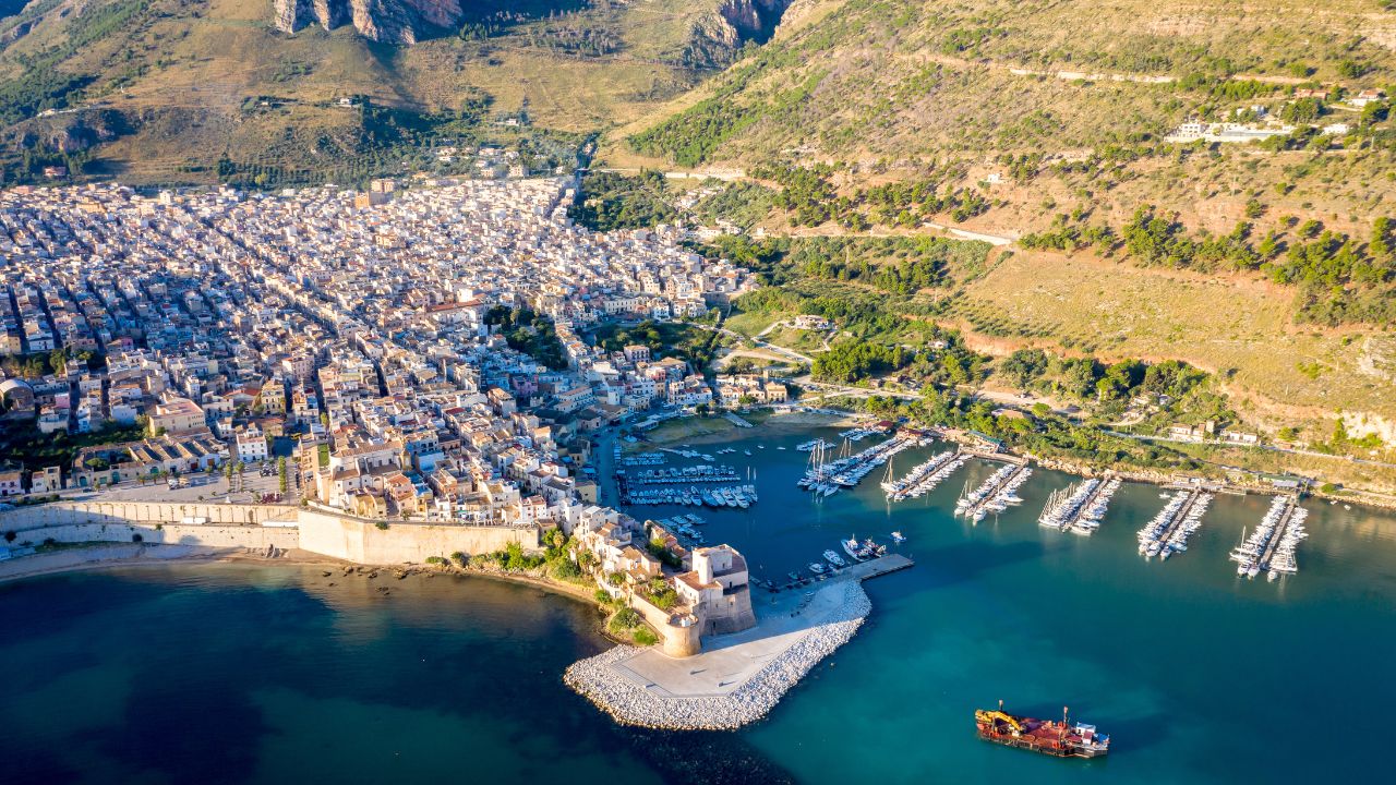 Which Marina is the closest to the Aeolian Islands Sicly?