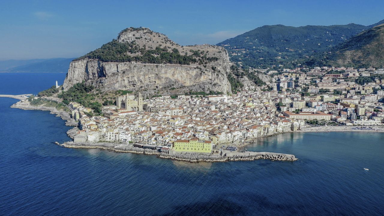 Which Marina is the closest to the Aeolian Islands Sicly?