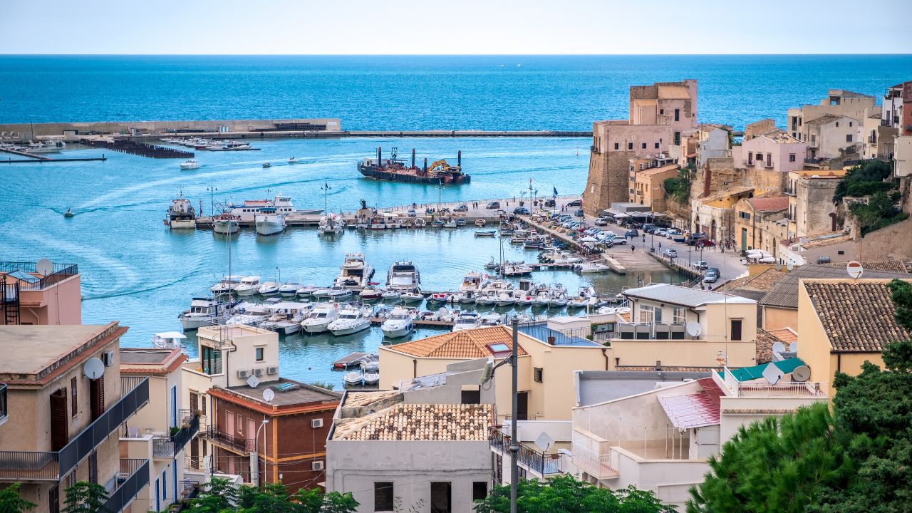 Which Marina is the closest to the Aeolian Islands Sicly?