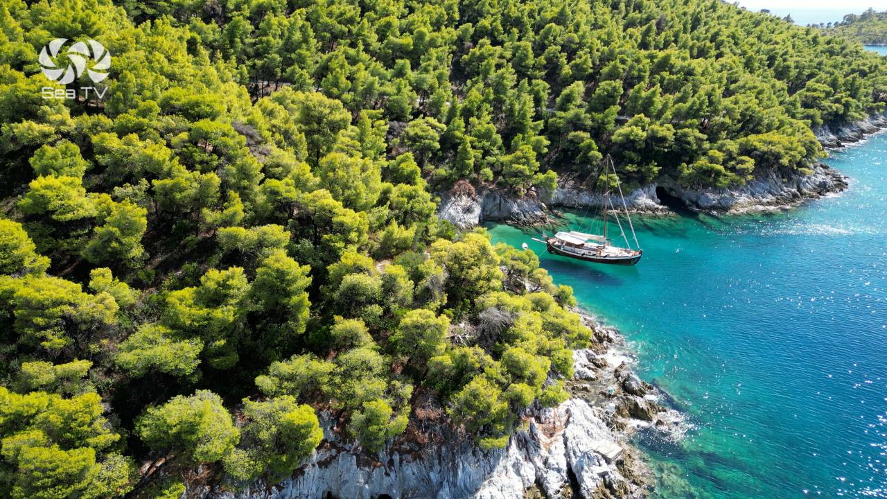 Port Agnontas (Bay Agnontas) best anchorages Skopelos Greece